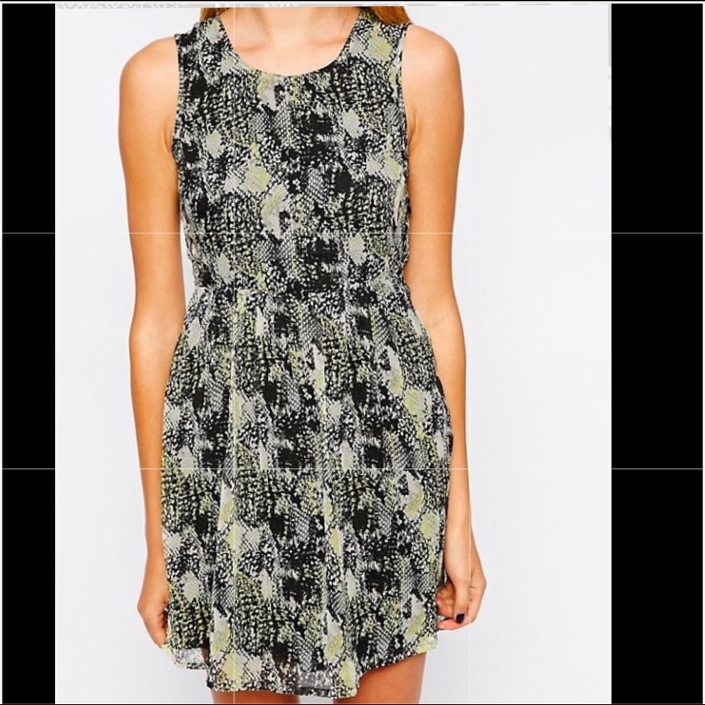 Veto Moda Sien Dress in Neon & Black Snake Print
